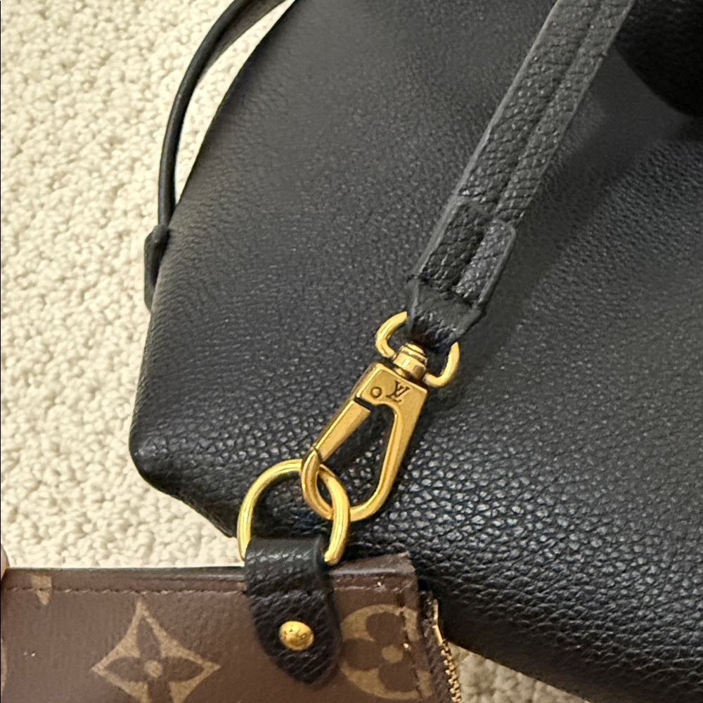 Black low key hobo LV - Picture 12 of 16